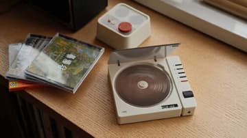 コンパクトだから気軽に聴ける レトロモダンなBluetooth対応CDプレイヤー「Syitren R300」