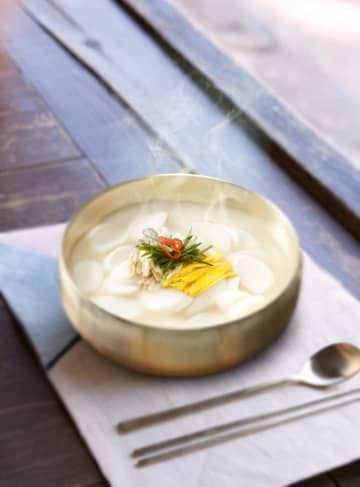 【韓国グルメ】トッポギ以外にもいろいろある！ スープやお鍋に入れて美味しい韓国餅５選