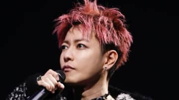 佐藤健 フードかぶりベース弾き語り！『グラスハート』アジアツアーを完走したアーティスティックな姿に「エモすぎ」「何度もスライドして見てしまう」