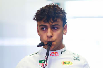 「グリップが本当にひどい」　角田車でリンドブラッドが15番手タイム、無線でマシンに苦言も...平川11番手、岩佐17番手【アブダビGP／FP1】