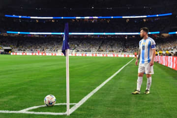 議論が続くCK判定へのVAR導入…FIFA審判委員長が見解示す「重要なのは遅延を許さないこと」