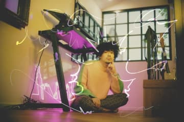 Nakajin（SEKAI NO OWARI）、新曲「Same Routine」でポーランドのギタリストとコラボ