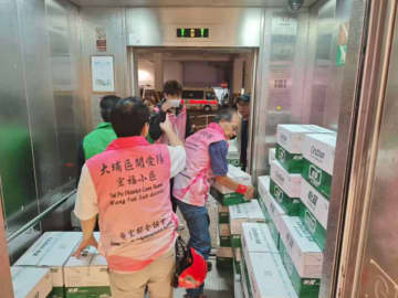 社会各界がマンション大火災の被災住民の支援を継続―香港