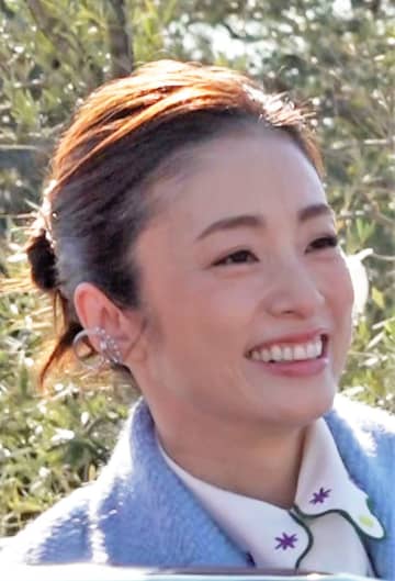 上戸彩、ディズニーランドにサプライズ登場　『ズートピア』のキャラクターとスペシャルグリーティング