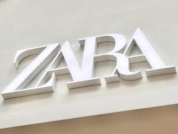 「毎日同じバッグ」は卒業！【ZARA】40・50代が持ちたい「サマ見えバッグ」
