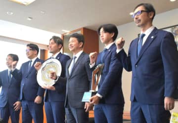 「J1水準のチームへ」　水戸、茨城県知事に優勝と昇格報告