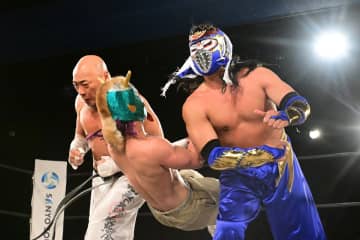 【ゼロワン】ハヤブサ 青の新マスクで気合！　風林火山タッグＴは「誰が来ても優勝します」