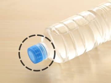 ペットボトルの『フタの裏側』に注目！磁石を仕込んだら→想像以上に便利だった♡