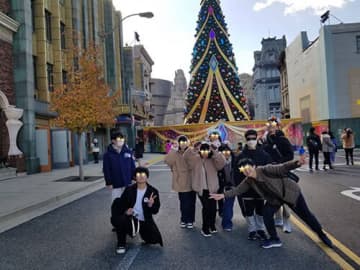 不登校支援に「メタバース」を活用、リアル体験の「ユニバ修学旅行」も実施