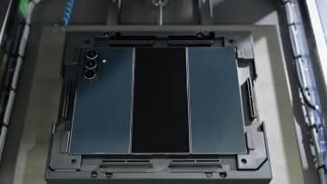 20万回折りたためる！ 新型Galaxy Z TriFoldが耐久性を猛アピール