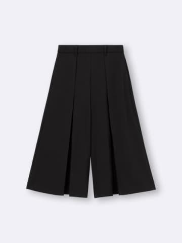 冬コーデの主役はやっぱり「黒ボトムス」！セールでお得♡GUスカート＆パンツ5選