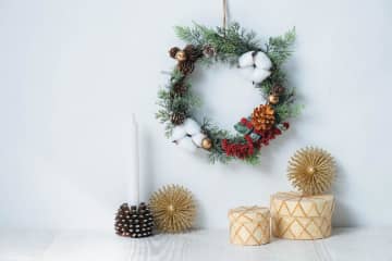 初心者でも簡単＆おしゃれにできる【クリスマスリース】市販のリース土台で手軽に