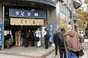 福岡・天神の「そば処みすゞ庵」が73年の歴史に幕　名物を名残惜しむ客で連日の行列