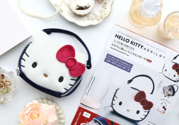 この付録奪い合いになるやつ…ハローキティの収納力高すぎミニコスメポーチがめっちゃ可愛い！