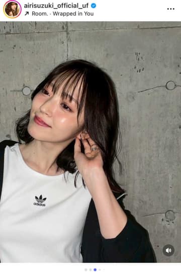 「足の長さバグってる！」　美ウエストあらわな鈴木愛理に「顔小さすぎ」「スタイルが神」の声