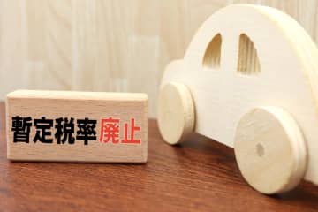 「ガソリン暫定税率」の廃止が決定！「1リットル25円安くなるなら、年末まで車使わない」と言ったら、夫に「そこまで待たなくても変わらない」と返答が…実際あまり安くはならないのでしょうか？