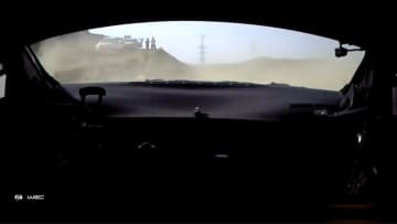 世界ラリー「同じ場所、同じ瞬間に」2車連続“迷子になる”まさかの珍プレー「これはわかりづらい」ファンも同情