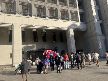 アフター万博！大阪市役所に帰ってきたミャクミャクサンタは12/26（金）まで