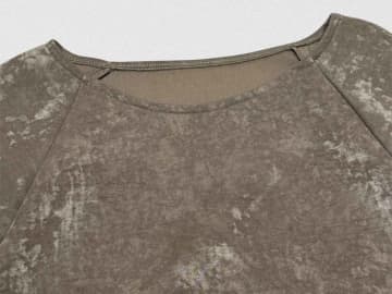 これは買いかも！【ZOZOTOWN】“スエード調”がおしゃれな「上品トレーナー」