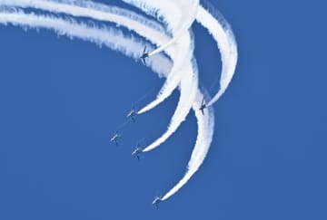 【注目された飛来機情報】晴天下のブルーインパルス！万博終焉や冬季便の就航など