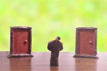 資産運用「ネットと対面」どちらの満足度が高いのか―調査から分かった結果は意外？ それとも納得？