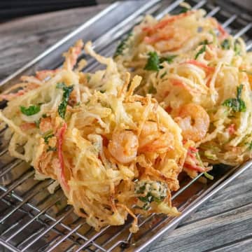 【余った大根は煮るな、揚げろ！】「うどん屋が開けるレベルだわ」大根の水分だけで揚げる「奇跡のかき揚げ」が、サクッジュワッで最高すぎた