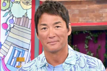 誕生日にはロマネ・コンティが「数十本空いちゃう」　長嶋一茂、北新地の有名ママとのツーショット写真を公開