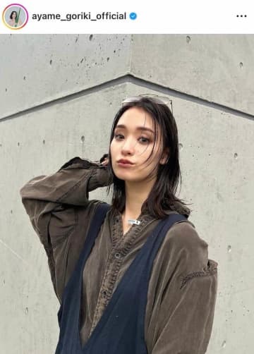 剛力彩芽、膝上ショーパン×ロングブーツの私服コーデでかわいさ限界突破　「カメラ目線にキューン」