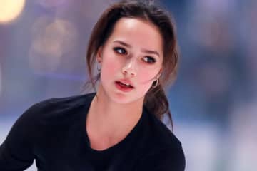 「もう誰か分からないって！」五輪金から７年、妖精ザギトワが公開した“別人級の衝撃近影”に反響止まず！「超スリムになってる」「めっちゃクールだね」