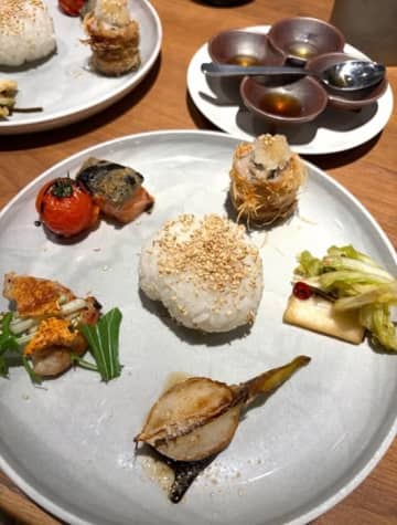 藤あや子、自由が丘で胡麻料理を満喫「美味しくパワーチャージしました」