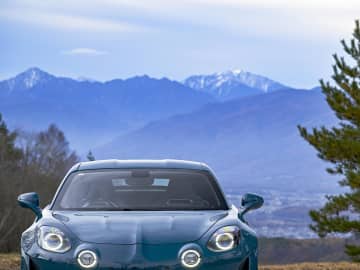 生産終了が決定したアルピーヌA110の3モデルに試乗。「いましか乗れない、いま乗っておくべきスポーツカー」で幸せを噛み締める