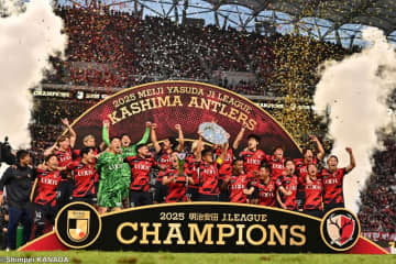 “常勝軍団”復活！　鹿島が9年ぶり優勝で21冠目…浦和はJ1通算500勝、新潟は未勝利のままJ2へ／J1最終節