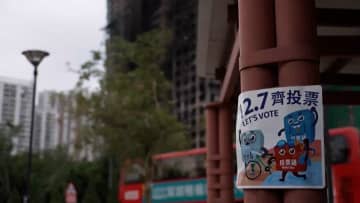 市民からは不満やあきらめの声…香港で議会選挙が予定通りあす開催へ　159人死亡の高層住宅大規模火災いまだ31人安否不明