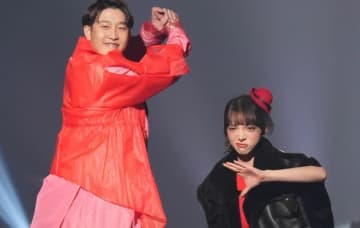 広島・小園海斗＆モデル渡辺リサ、夫婦でTGCに登場！結婚式フォトの思い出“野球ポーズ”に大歓声「かわいい夫婦！」「お似合いです」