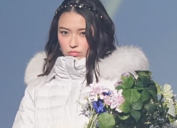 「ものすごい美脚」「脚ほっそ！」身長170センチの茅島みずき、スラリとした圧巻スタイルに騒然