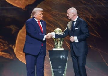 「世界的スキャンダル寸前」「退屈で長い」W杯組分け抽選会を欧州メディアが痛烈批判！「不快」「いかにサッカーが二の次になっているか」