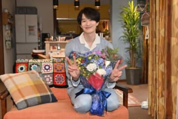 『ちょっとだけエスパー』岡田将生がクランクアップ！　謎多き2役に「自分だけではこの役はできなかった」