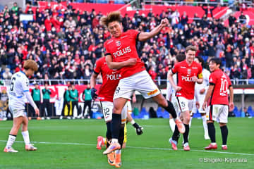 浦和レッズの“未来”根本健太が攻守に躍動…ホイブラーテン後継者として「来年に繋げていきたい」