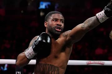 ボクシング界が騒然「馬鹿げている」　フルトン戦、前代未聞の展開に米記者怒り「何してんだ」