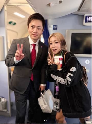 吉村洋文知事が人気歌姫・倖田來未との機内「超偶然」2SをSNSで公開！「イケメンと歌姫」と歓喜の反響殺到