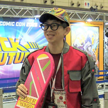 『バック・トゥ・ザ・フューチャー』に影響を受けるファン　「未来は自分で作る」コスプレも披露
