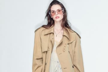 サンローラン 2026年春コレクション - 浮遊感のある、センシュアルなムード