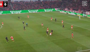 どうした…！？ 佐野海舟が倒れてイライラ… まさかの展開「これは技術」相手のファウルを誘う“巧みなプレー”「上手すぎる」