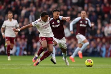 好調アストン・ヴィラが首位アーセナルを撃破！　ラストプレーのブエンディア弾でリーグ戦5連勝を達成