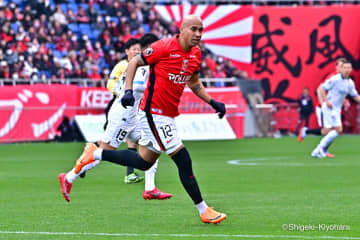 埼スタで見せた最後の輝き、チアゴ・サンタナが惜別ゴール「勝利に貢献できたことが嬉しい」