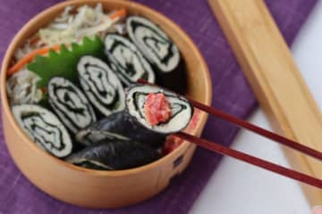 詰めるだけで映える！レンジ1回で作る「鶏ひき肉の大葉海苔巻き」「キャベツのじゃこナムル」2品弁当