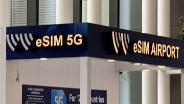 なぜ海外旅行では“eSIM”が主流？ 利用者53％が支持する決定的な理由