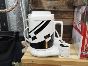 仮面ライダー電王コラボの「デンライナー食堂車専用マグケトル」がサンコーから