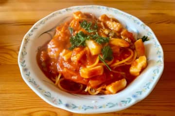 シーフードミックスで作る「簡単ペスカトーレ」　魚介の旨みがパスタによく絡む