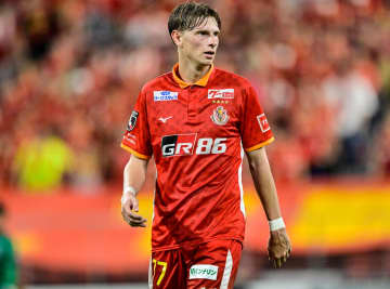 号泣通訳にユンカーもらい泣き！ 名古屋退団の“お別れあいさつ”で思わぬハプニング発生も人情味あふれる感動的なものに！｢二人でハグまでが泣ける｣｢絆を感じました｣